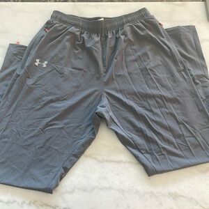 Men’s gray fitted Under Armour pants.large.Cool, dry and light material